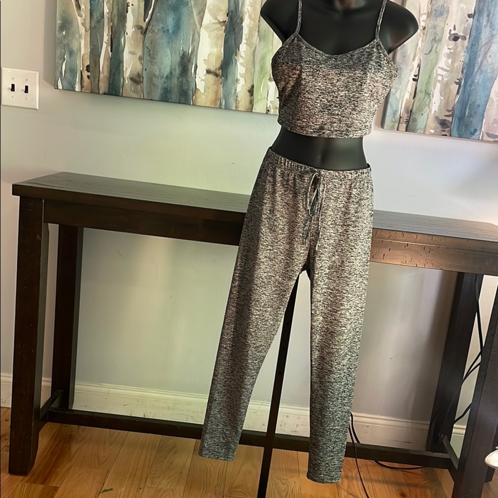 ⭐️ 5 items for $15 ⭐️ Gray Women's Athletic Leisure Set